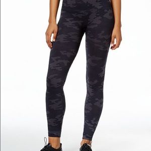 SPANX Black Camo Leggings - Sz XS - GUC!
